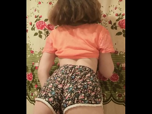 ❤️ מותק צעיר סקסי פושט את המכנסיים הקצרים במצלמה ❤️ סתם פורנו אצלנו ❌️❤